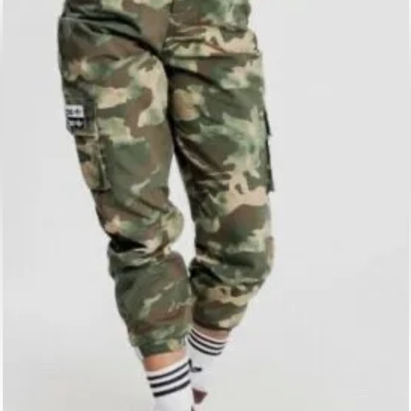 London ADIDAS CAMO PANTS
No matter where you go, you’re sure to stand out. New! - Picture 5 of 5